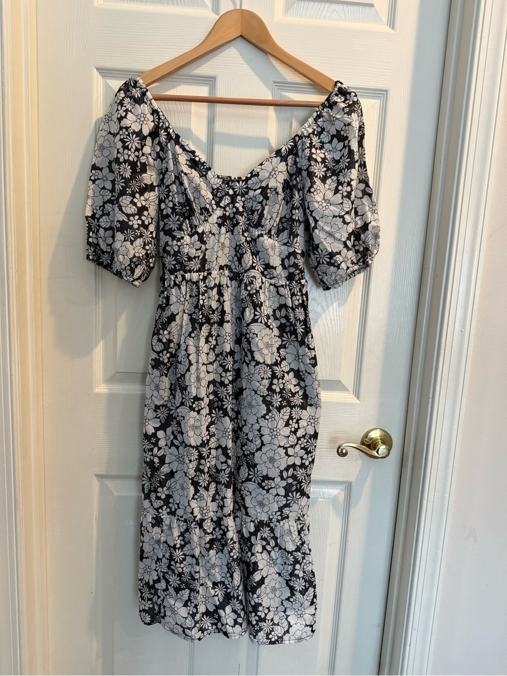 GAP Black and White Floral Midi Dress with Puff Sleeves
